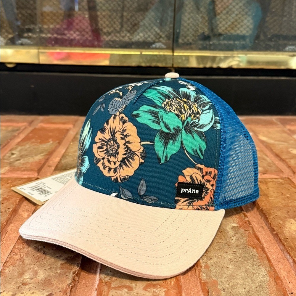 NWT prAna Lower Pines Trucker Rosette‎ Camelia snap back hat